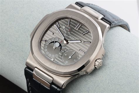 patek philippe nautilus 5712g-001